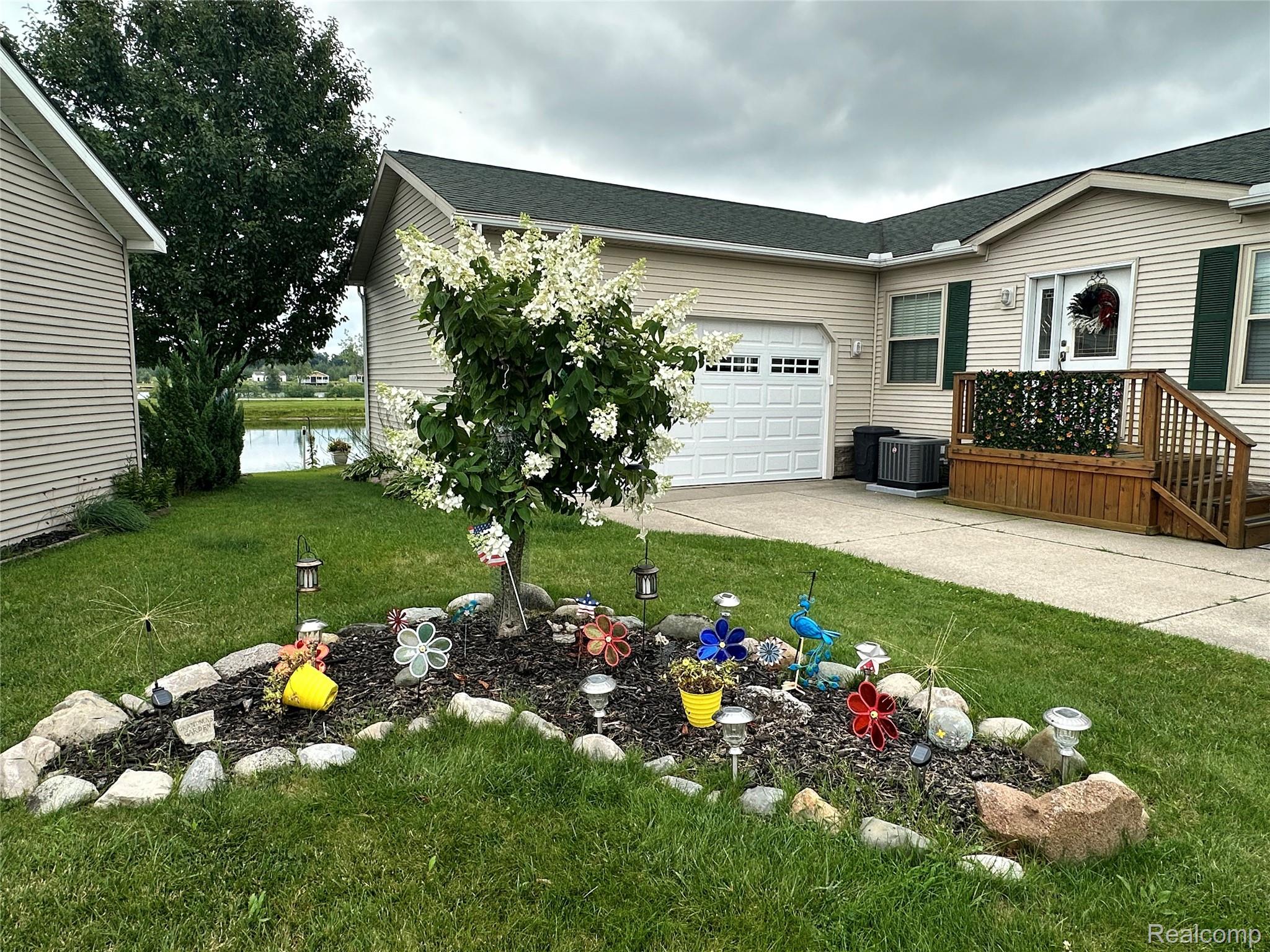 148 Pine Lakes Drive W