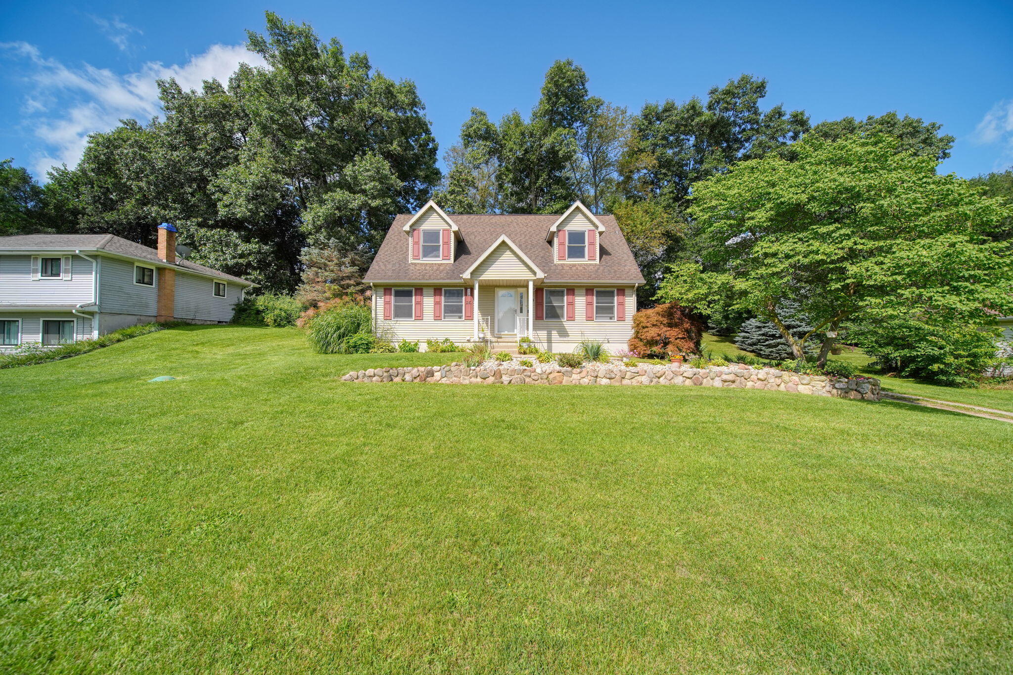 475 Skyline Drive