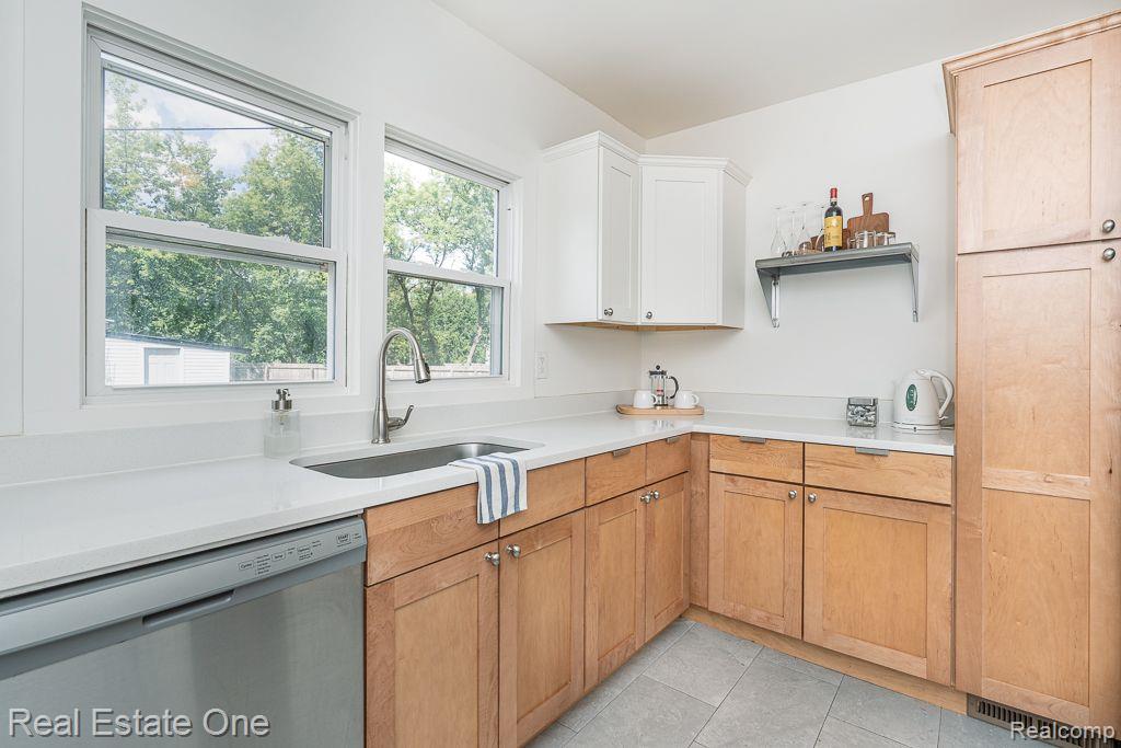 2388 W Auburn Road