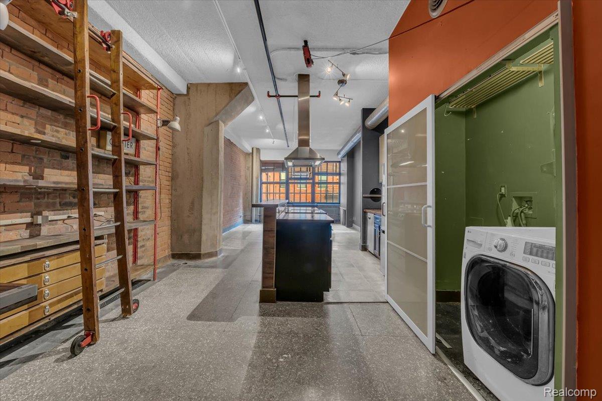 Detroit City, Michigan 48207, United States, 2 Bedrooms Bedrooms, ,1 BathroomBathrooms,Residential,Active,231762