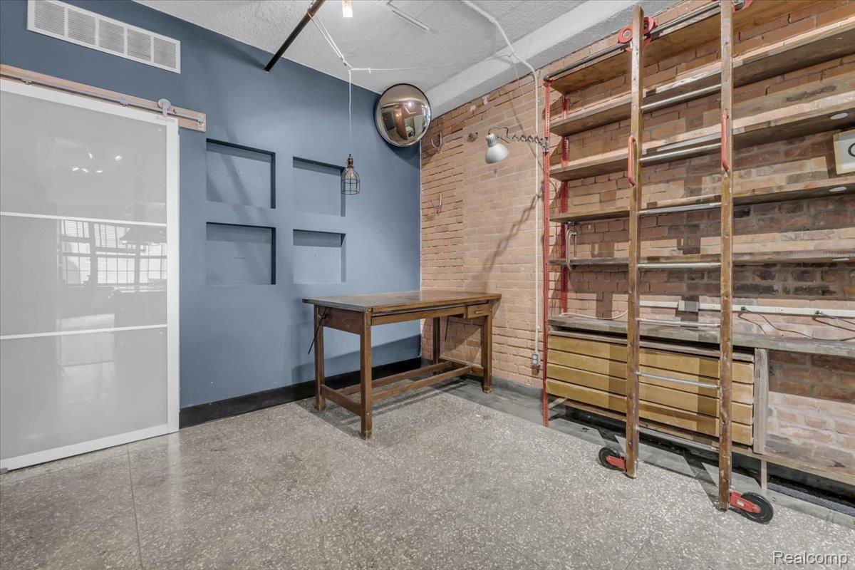 Detroit City, Michigan 48207, United States, 2 Bedrooms Bedrooms, ,1 BathroomBathrooms,Residential,Active,231762