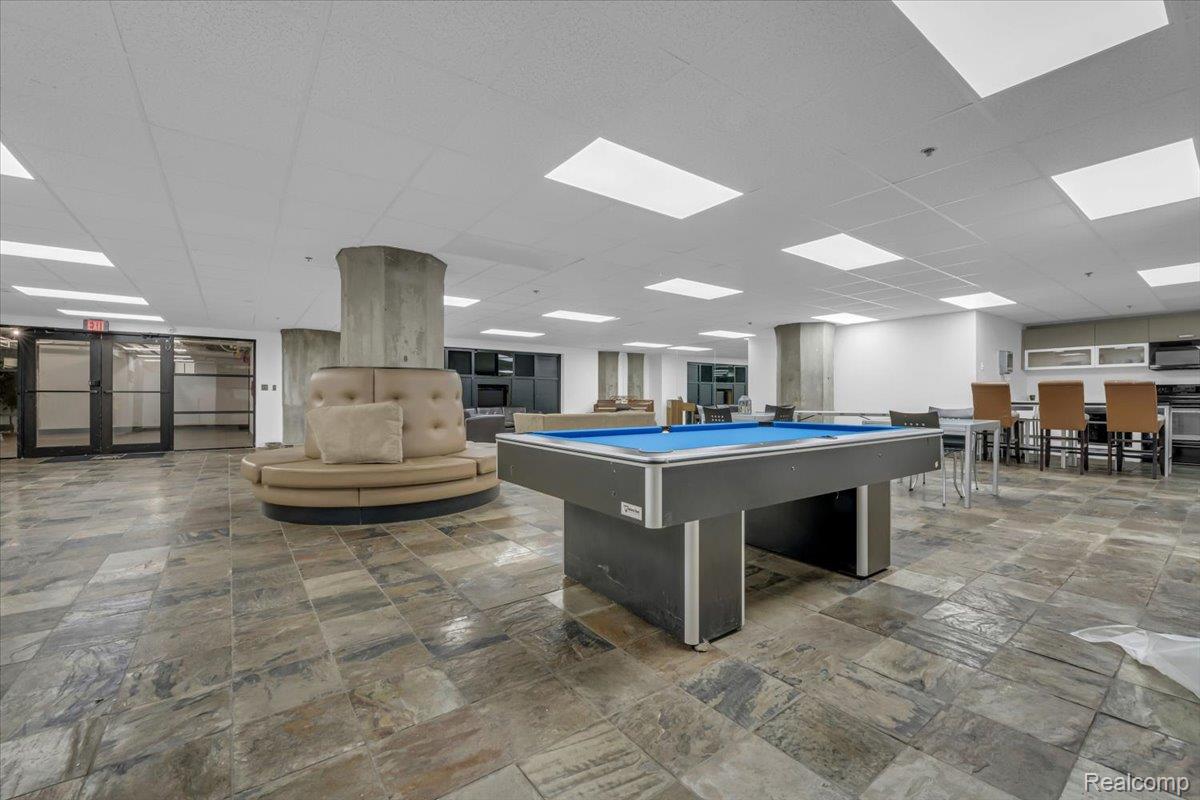 Detroit City, Michigan 48207, United States, 2 Bedrooms Bedrooms, ,1 BathroomBathrooms,Residential,Active,231762