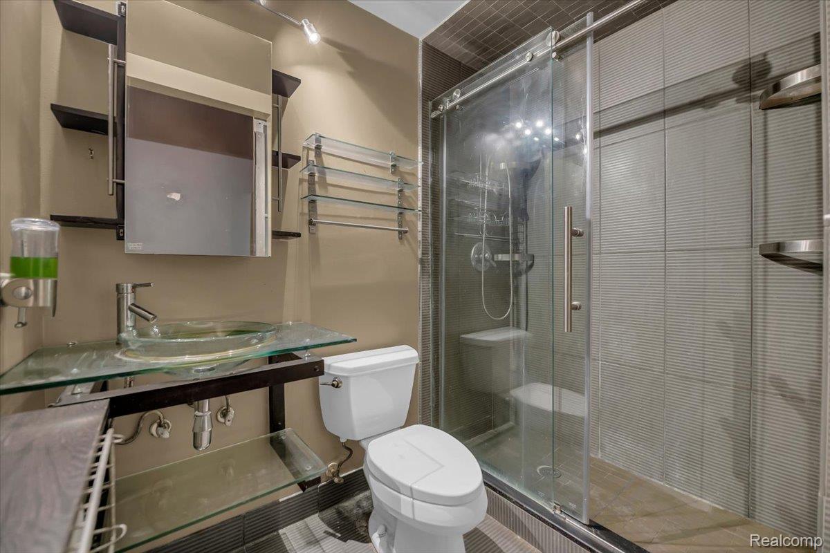 Detroit City, Michigan 48207, United States, 2 Bedrooms Bedrooms, ,1 BathroomBathrooms,Residential,Active,231762