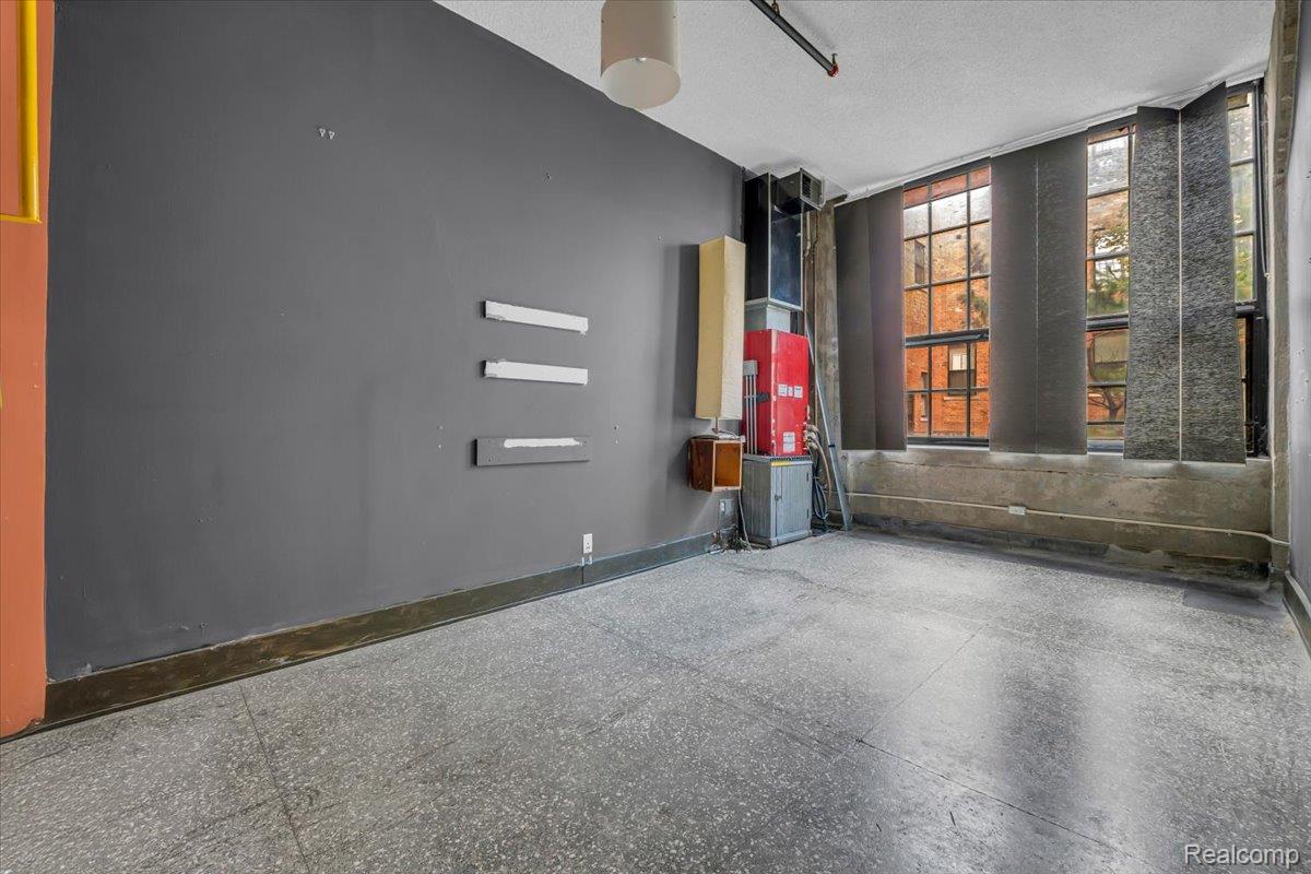 Detroit City, Michigan 48207, United States, 2 Bedrooms Bedrooms, ,1 BathroomBathrooms,Residential,Active,231762