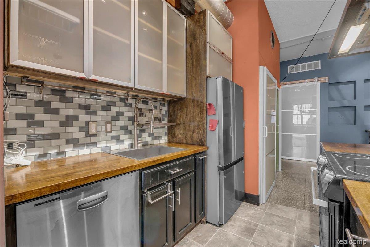 Detroit City, Michigan 48207, United States, 2 Bedrooms Bedrooms, ,1 BathroomBathrooms,Residential,Active,231762