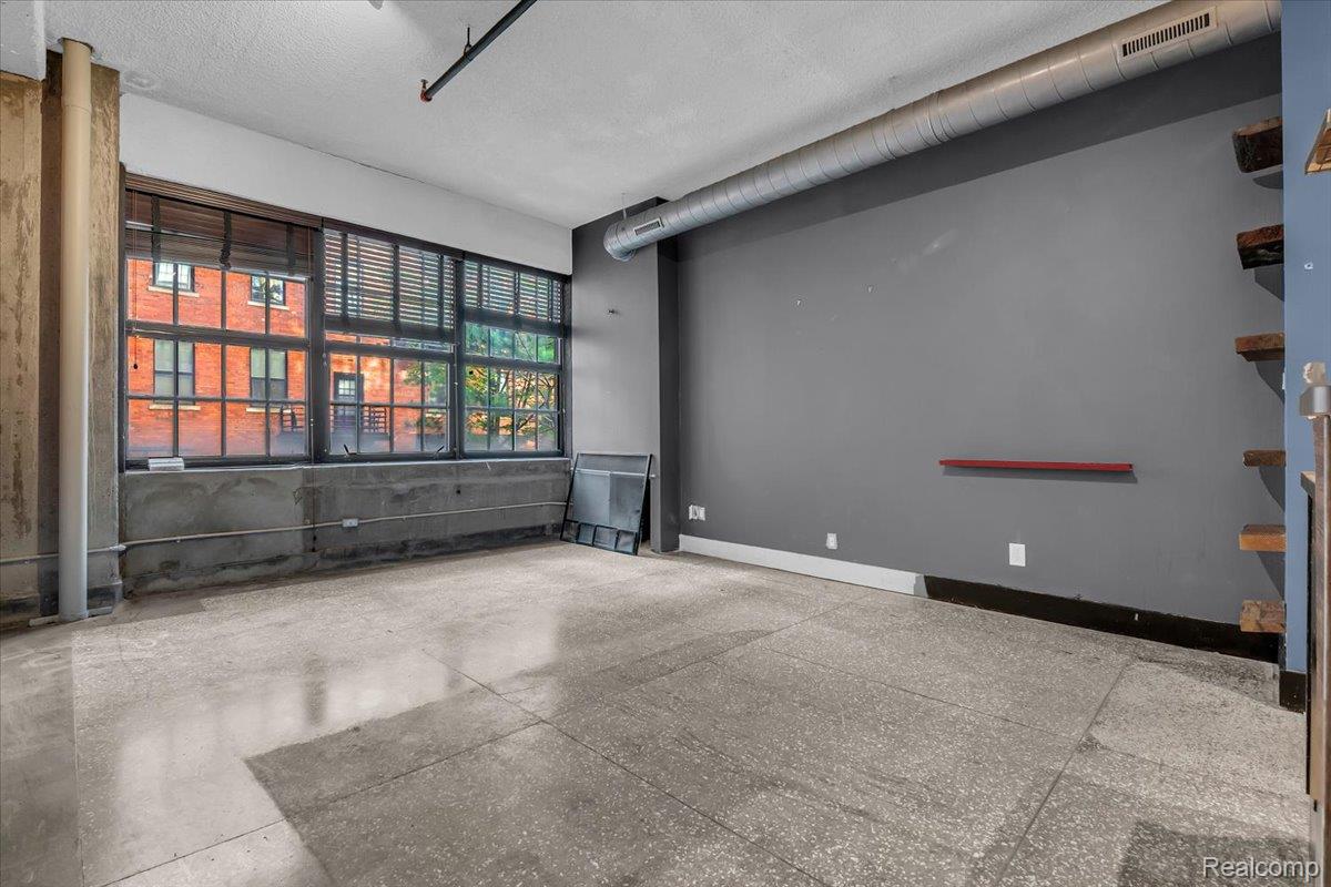 Detroit City, Michigan 48207, United States, 2 Bedrooms Bedrooms, ,1 BathroomBathrooms,Residential,Active,231762