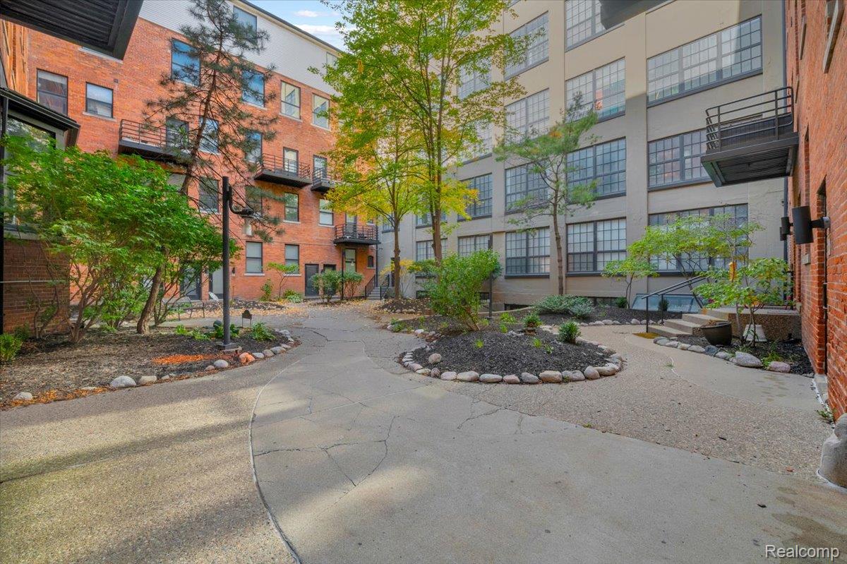 Detroit City, Michigan 48207, United States, 2 Bedrooms Bedrooms, ,1 BathroomBathrooms,Residential,Active,231762