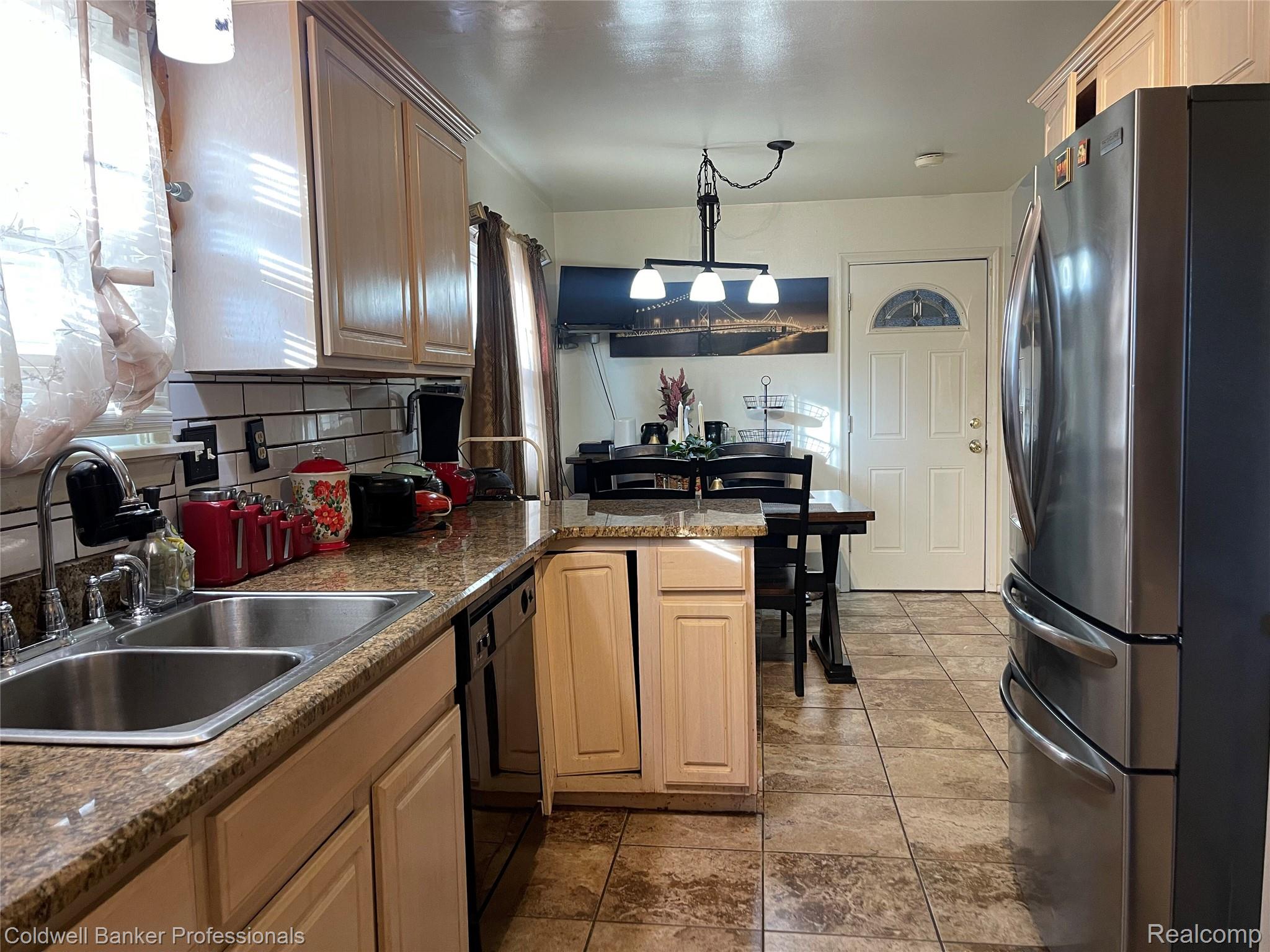 5021 Forest Side Drive