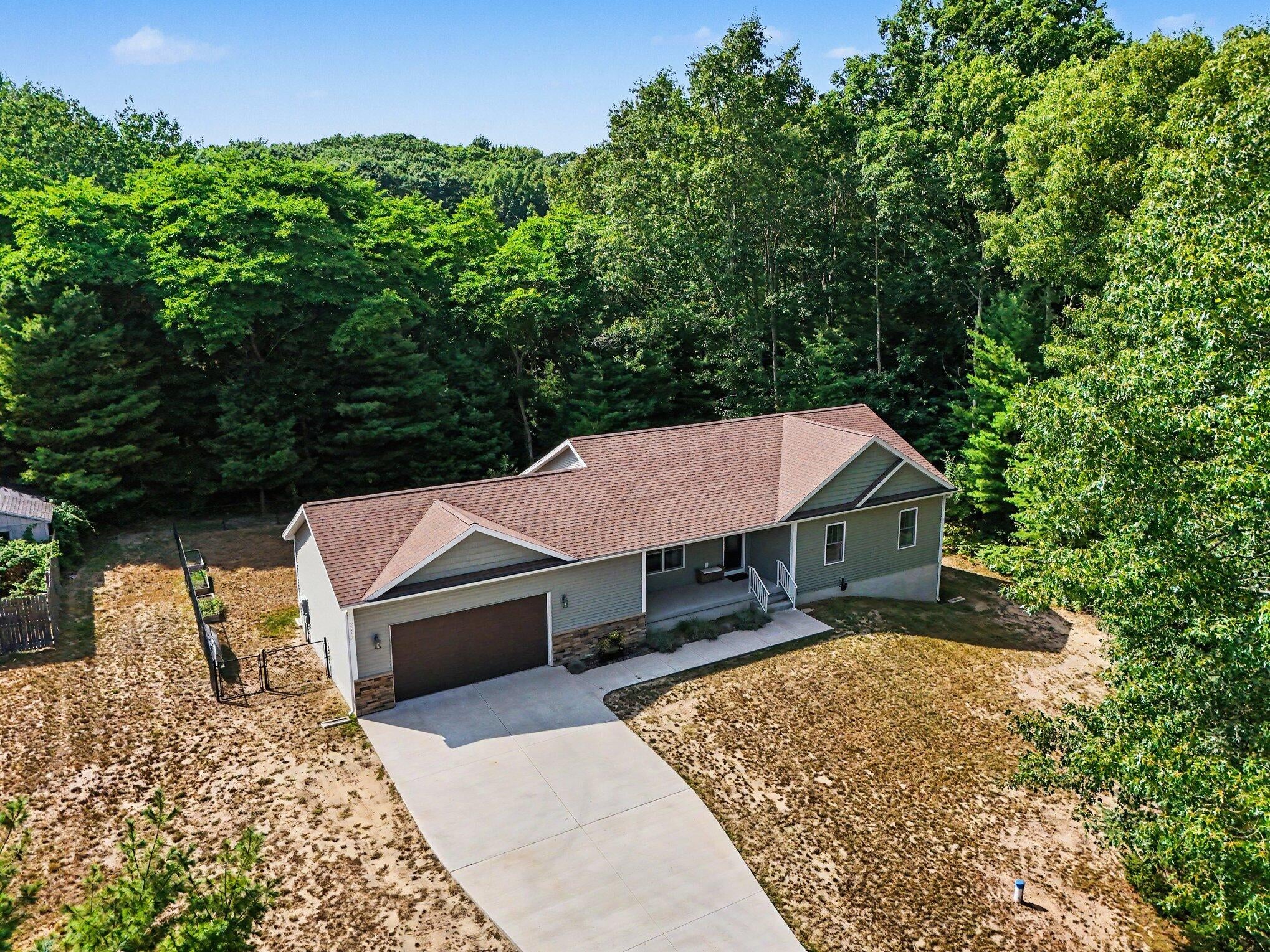 2047 N Lakeshore Drive