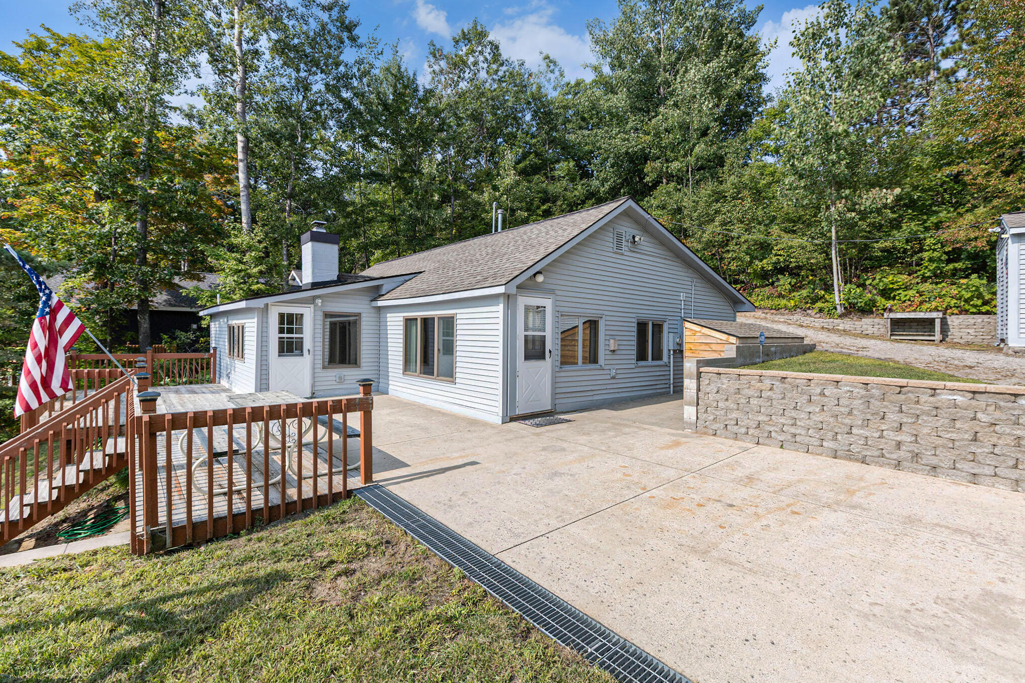 8804 Sunset Trail Road NE