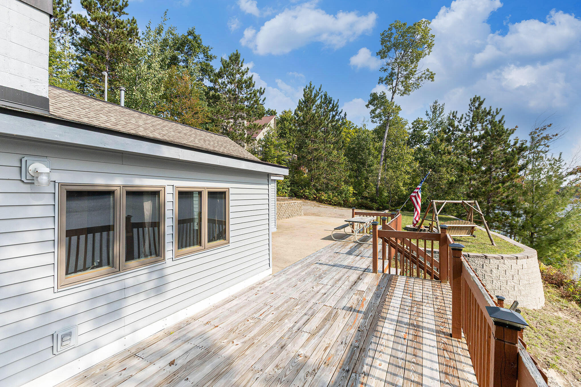 8804 Sunset Trail Road NE