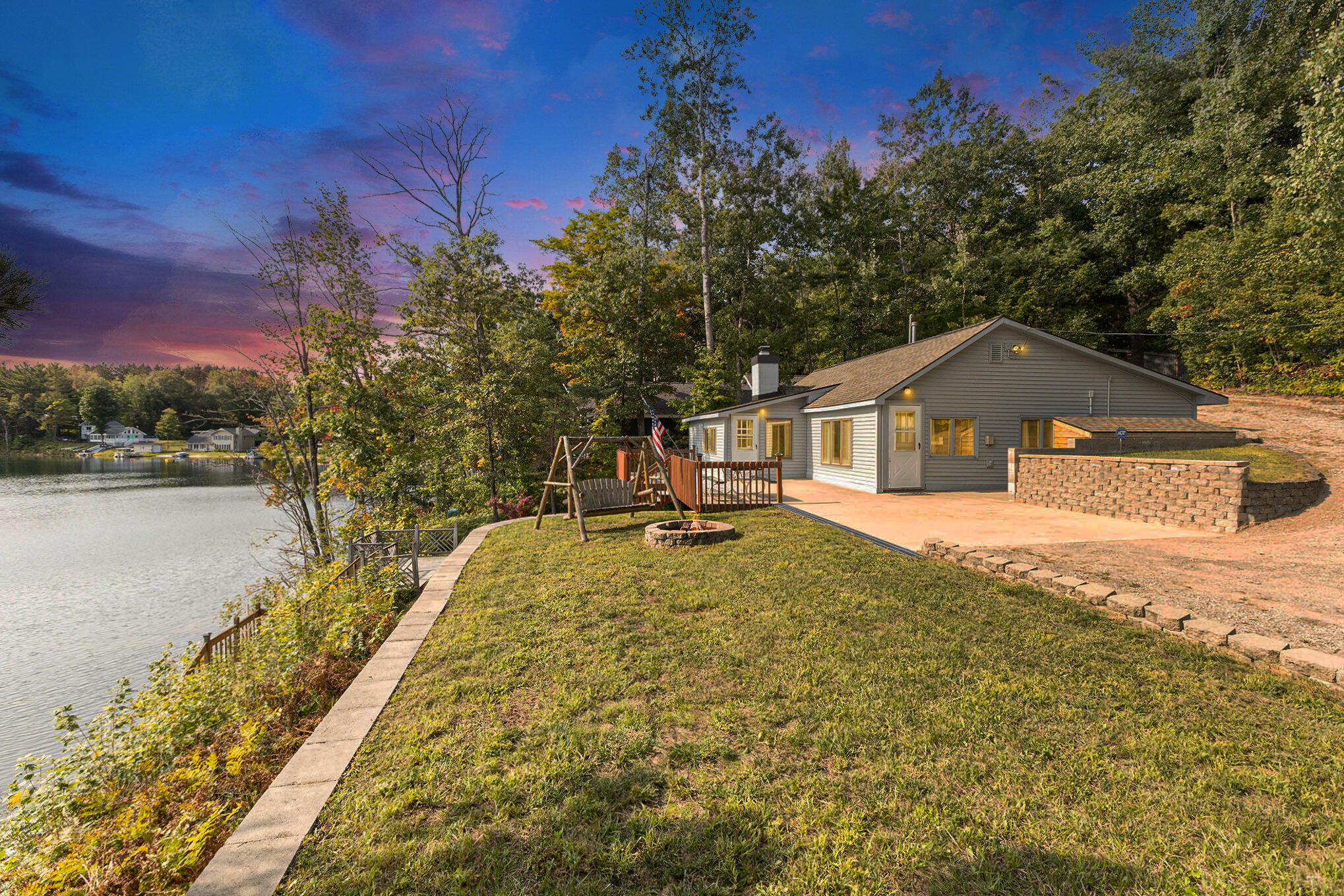 8804 Sunset Trail Road NE