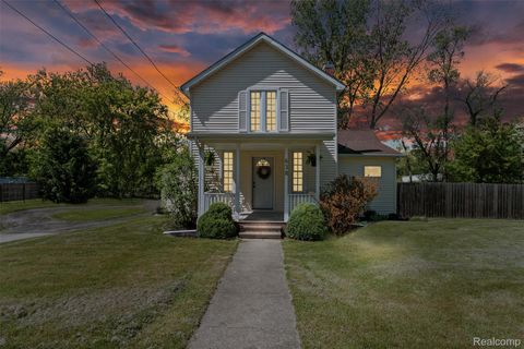 638 E Michigan Avenue Grass Lake Village MI 49240