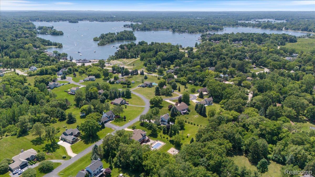 White Lake Charter Township, Michigan 48383, United States, 3 Bedrooms Bedrooms, ,4 BathroomsBathrooms,Residential,Active,156925