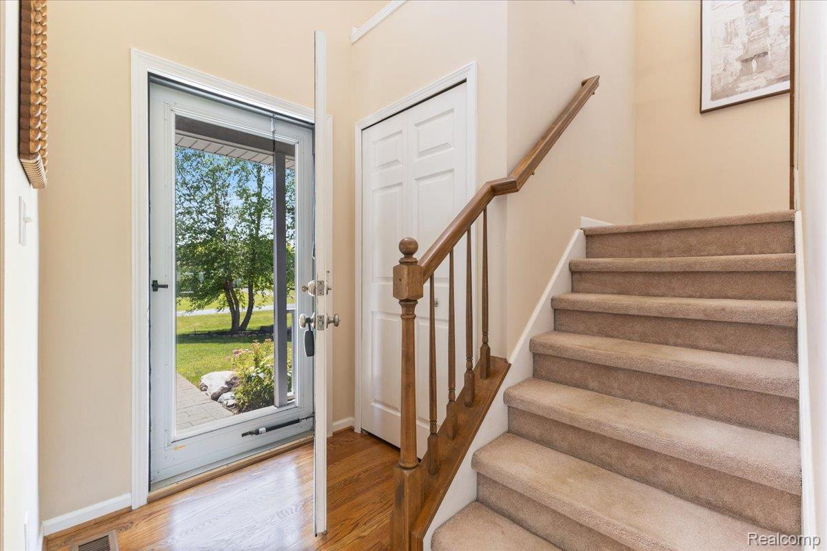 White Lake Charter Township, Michigan 48383, United States, 3 Bedrooms Bedrooms, ,4 BathroomsBathrooms,Residential,Active,156925