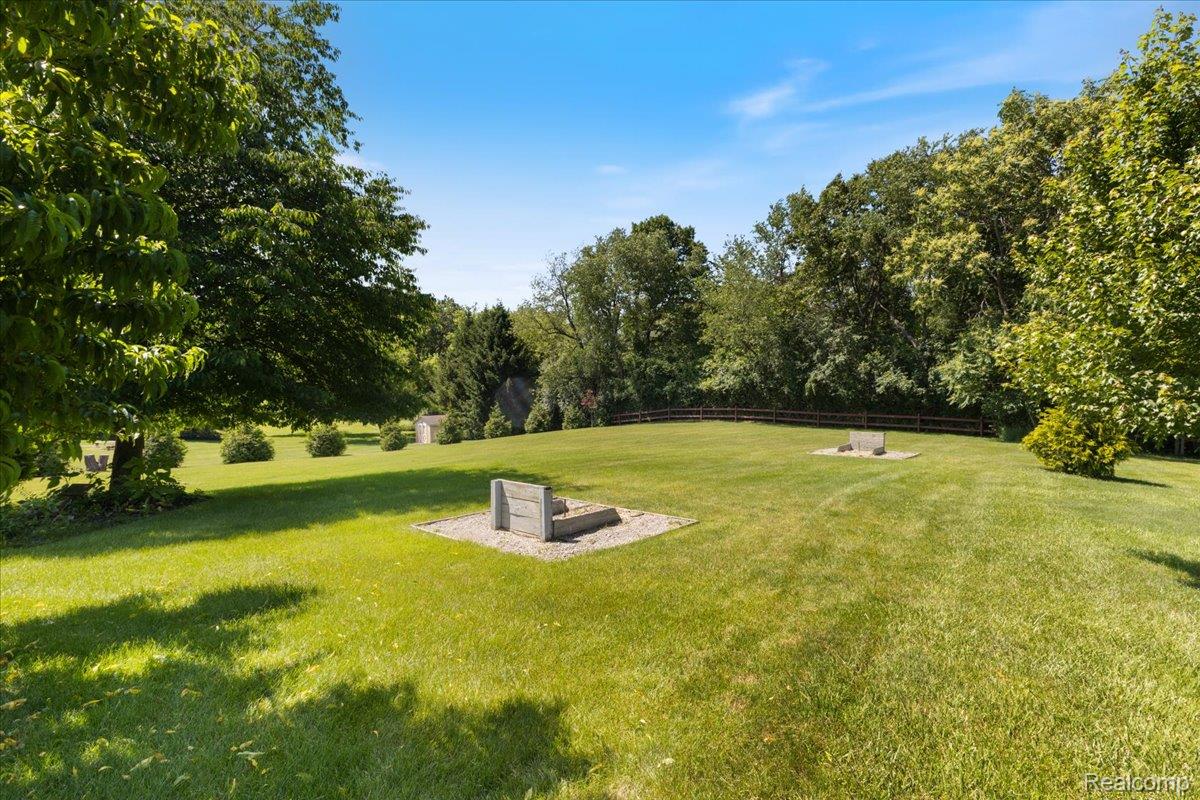 White Lake Charter Township, Michigan 48383, United States, 3 Bedrooms Bedrooms, ,4 BathroomsBathrooms,Residential,Active,156925