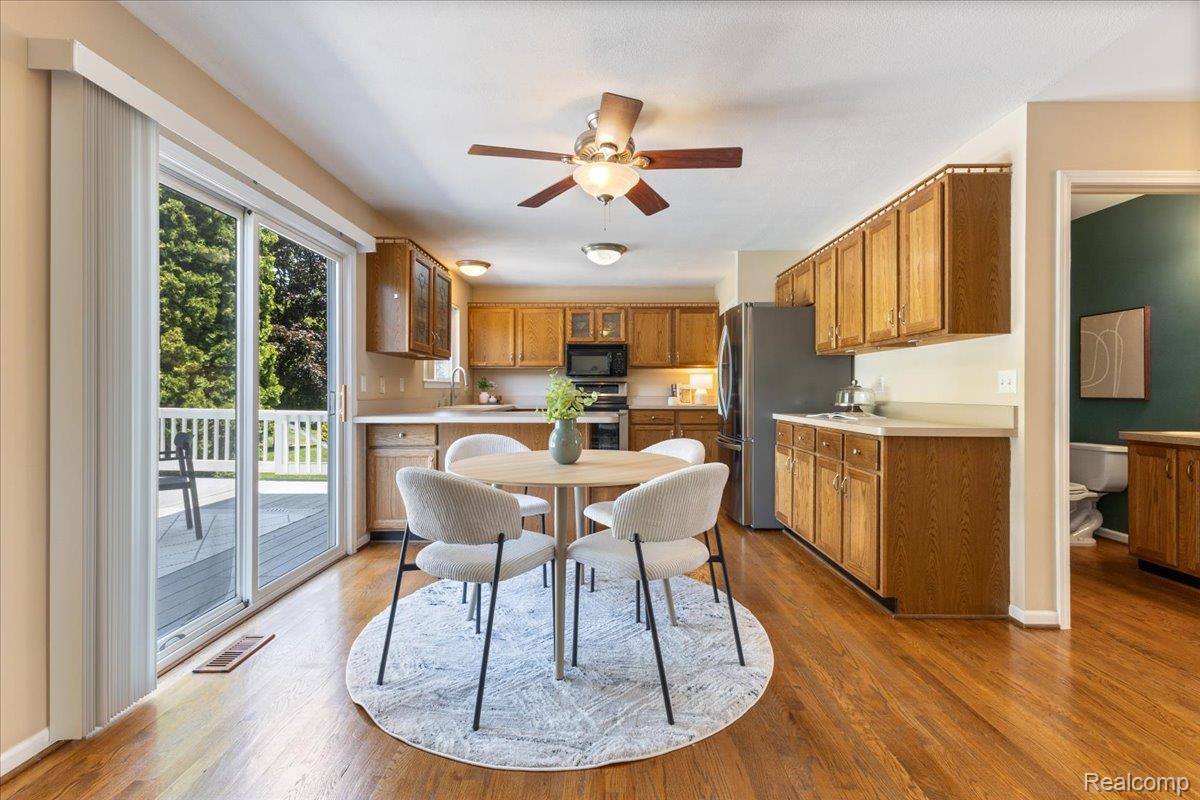 White Lake Charter Township, Michigan 48383, United States, 3 Bedrooms Bedrooms, ,4 BathroomsBathrooms,Residential,Active,156925