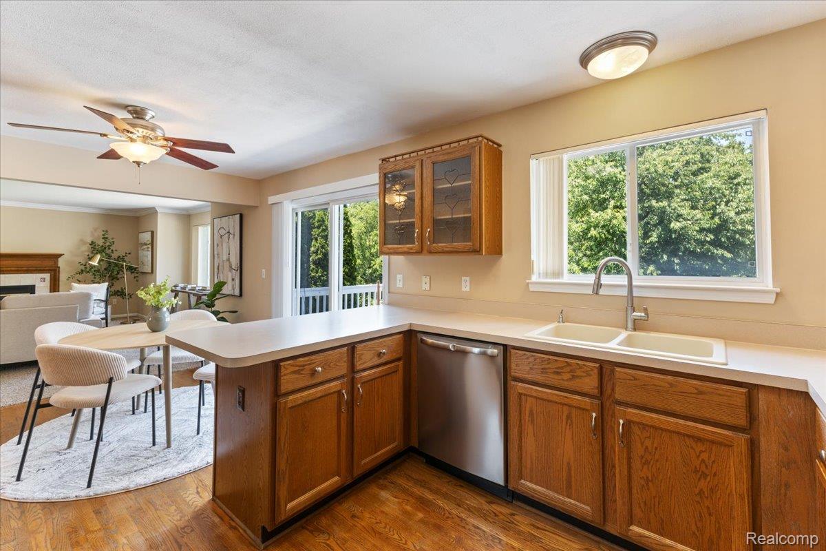 White Lake Charter Township, Michigan 48383, United States, 3 Bedrooms Bedrooms, ,4 BathroomsBathrooms,Residential,Active,156925