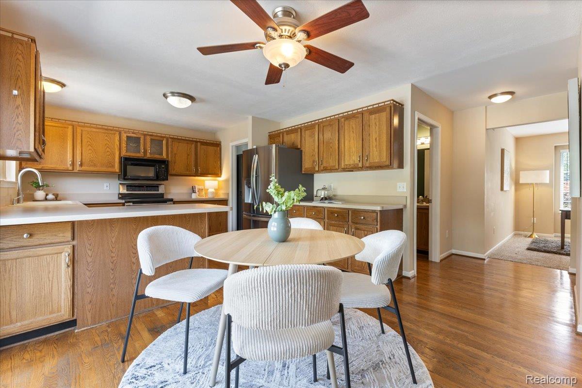 White Lake Charter Township, Michigan 48383, United States, 3 Bedrooms Bedrooms, ,4 BathroomsBathrooms,Residential,Active,156925