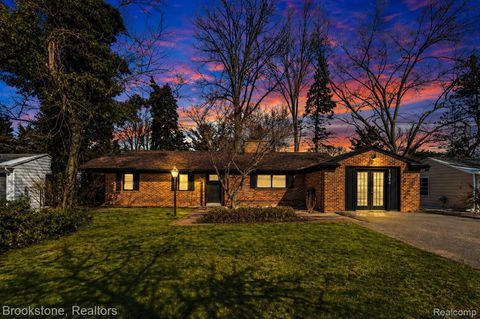 16046 W 13 Mile Road Beverly Hills Village MI 48025