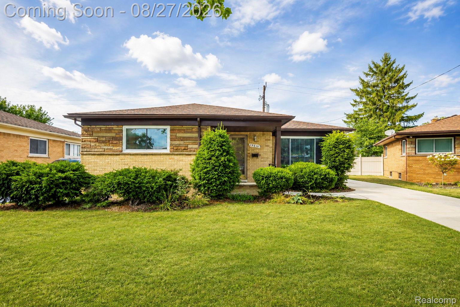 15210 Oakwood Drive