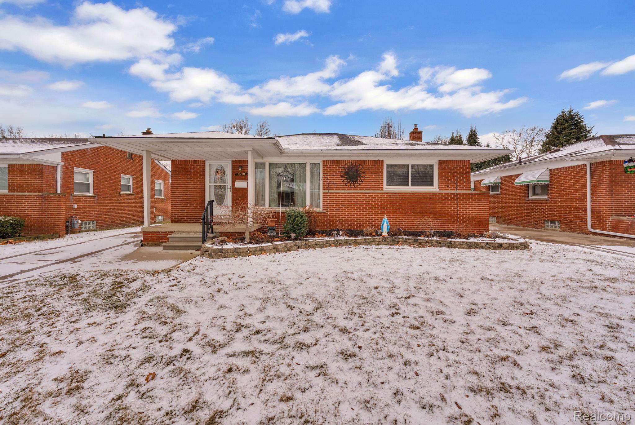 8701 Glengary Street