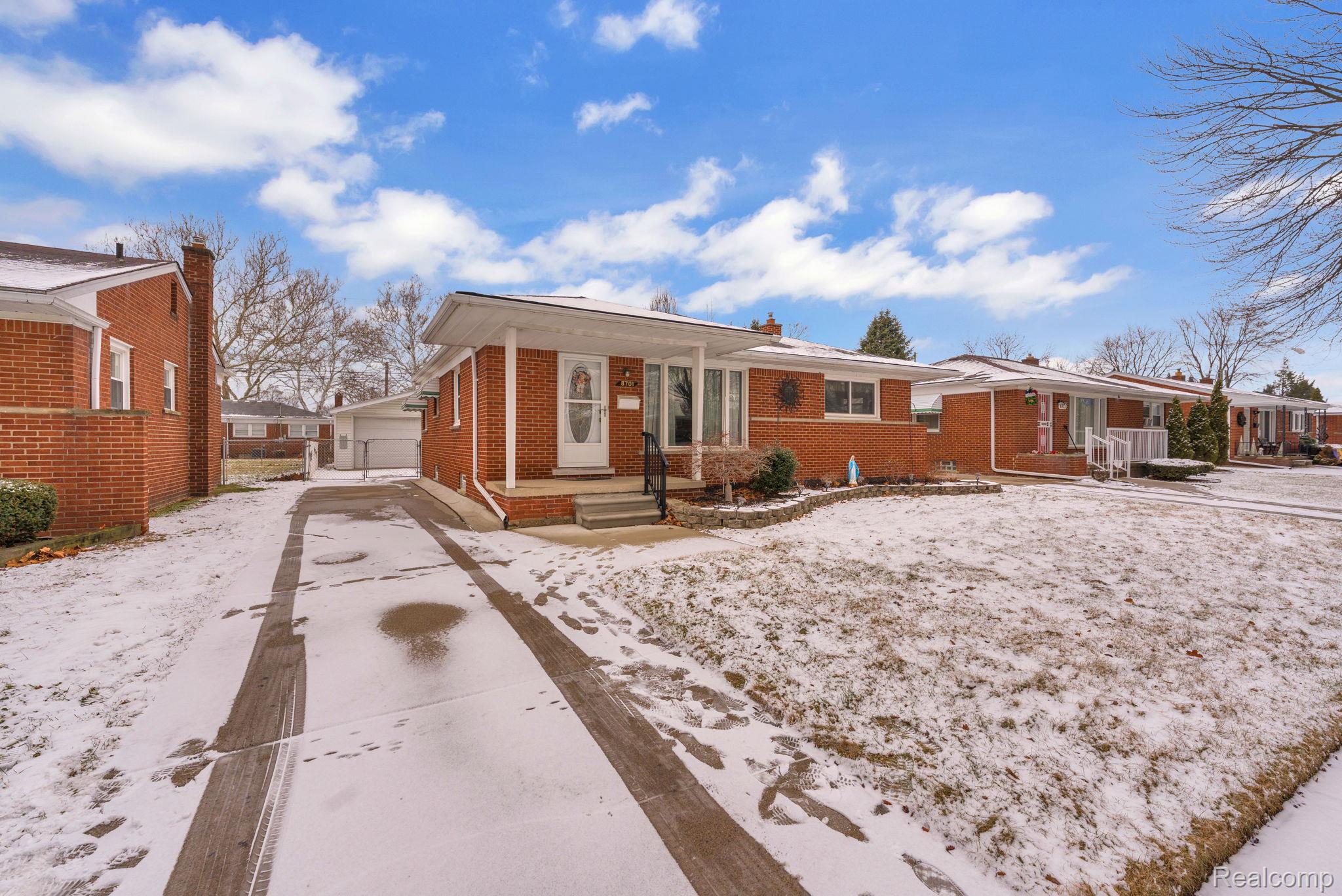 8701 Glengary Street