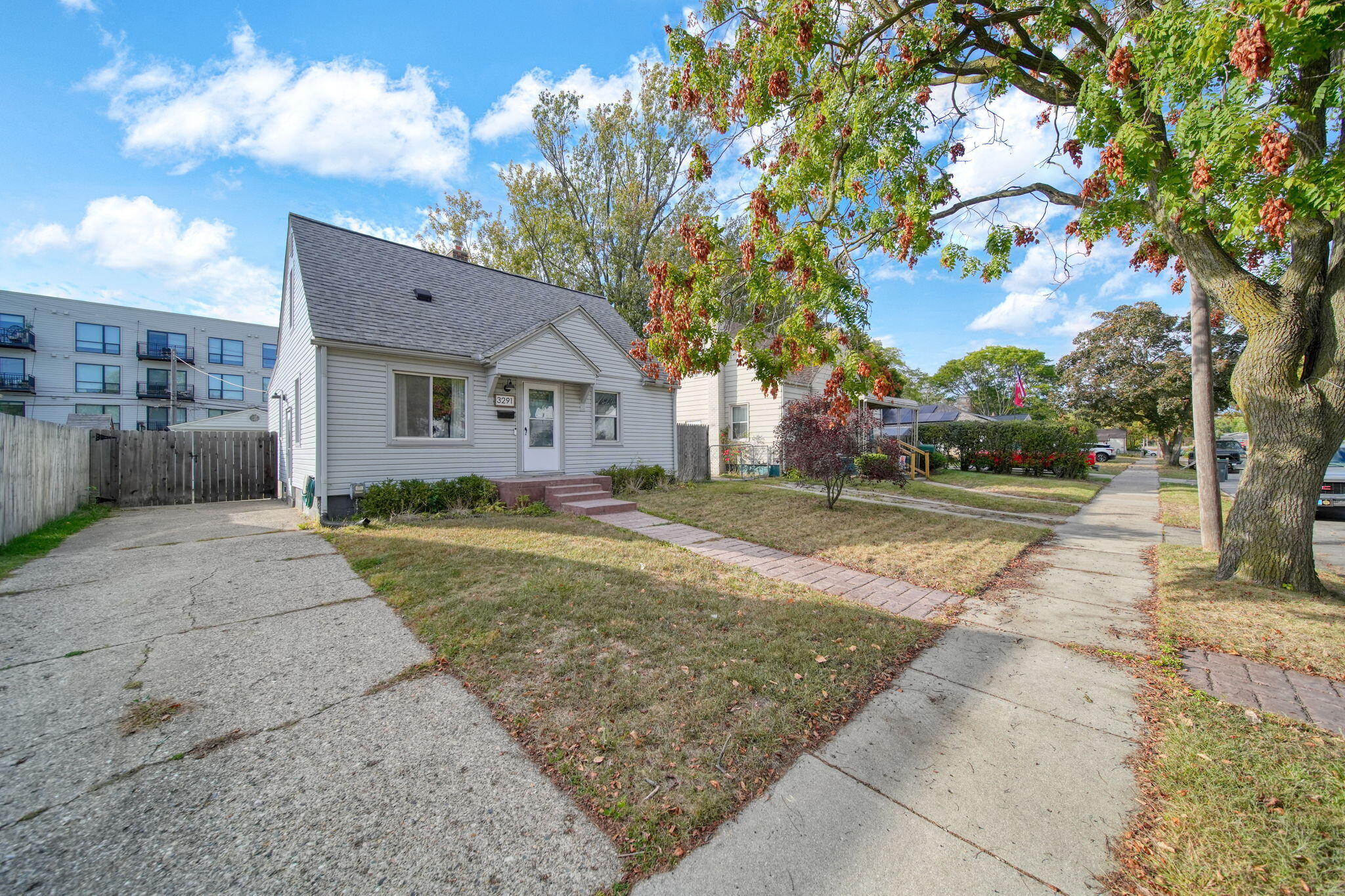 3291 Minerva Street