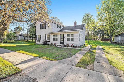 620 N Lakeshore Dr Ludington City MI 49431