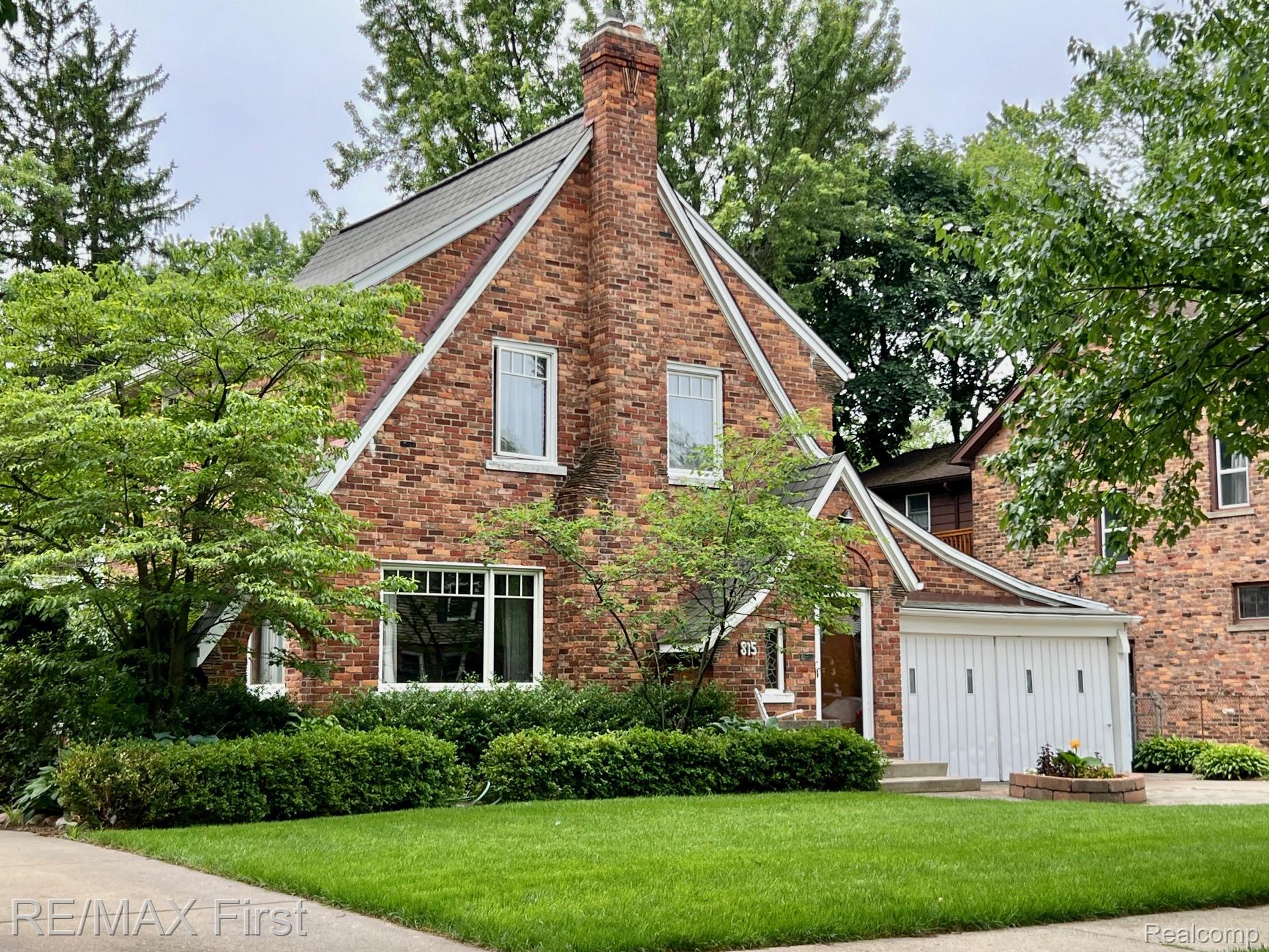 815 Oakridge