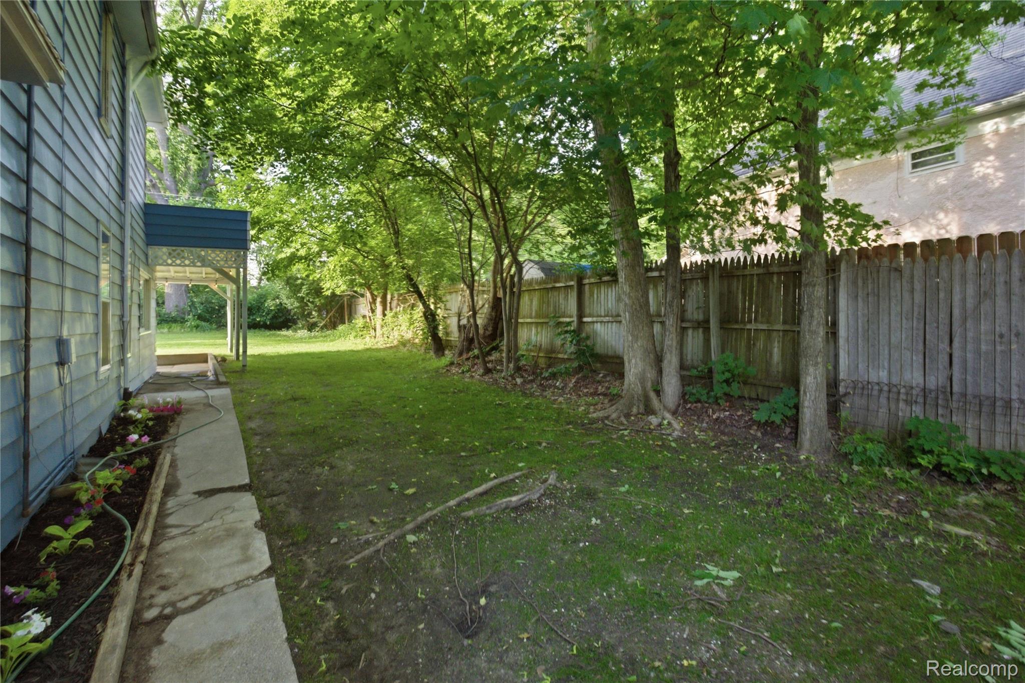213 MAPLE Street