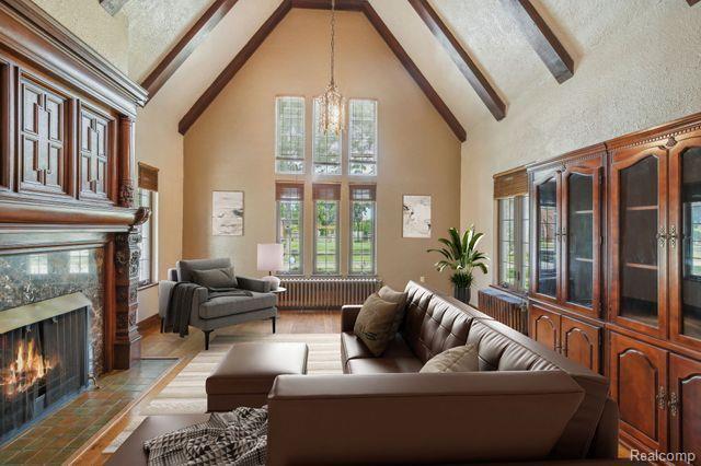 22546 ALEXANDER Street E