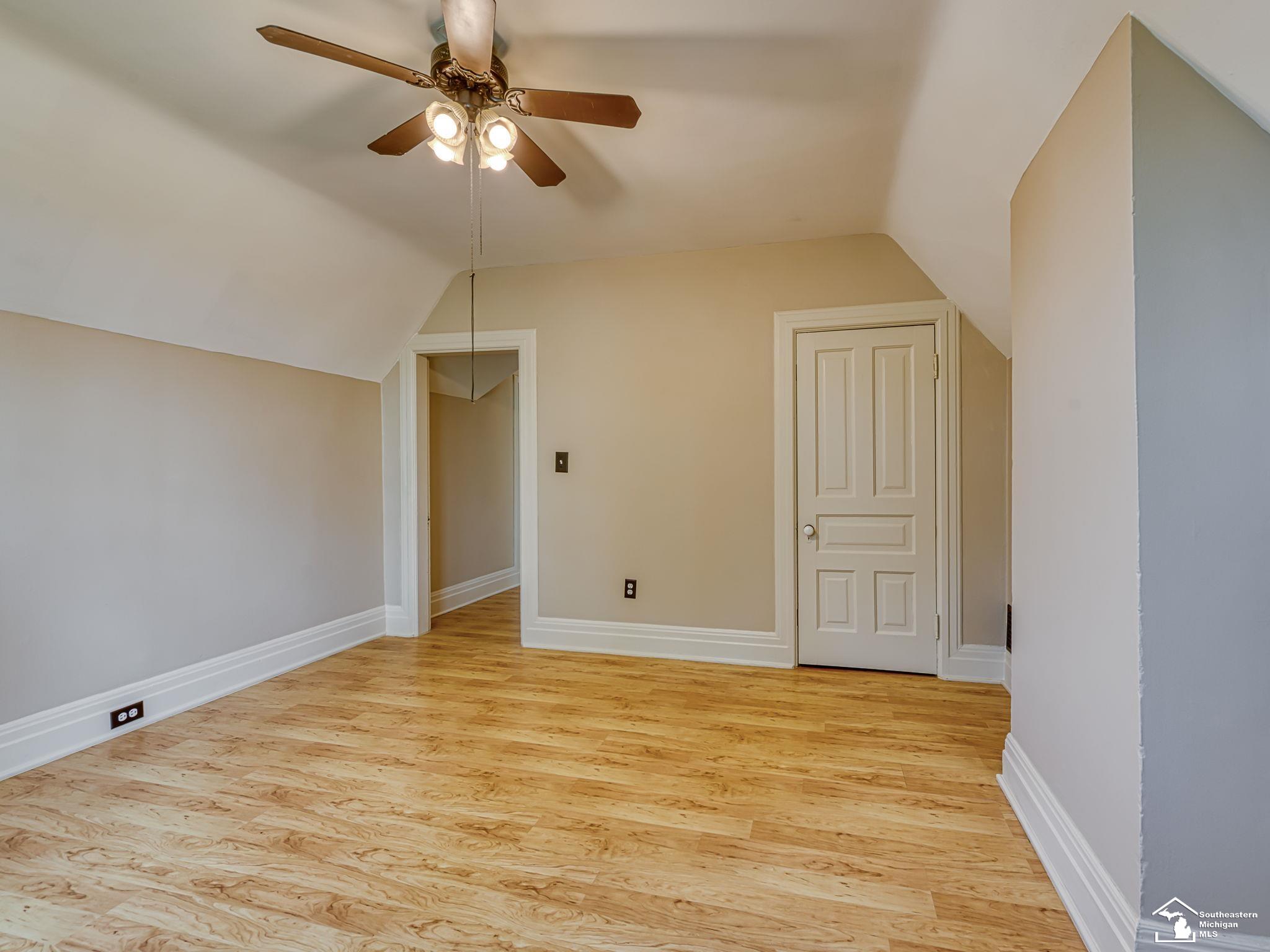 18 W Noble Avenue