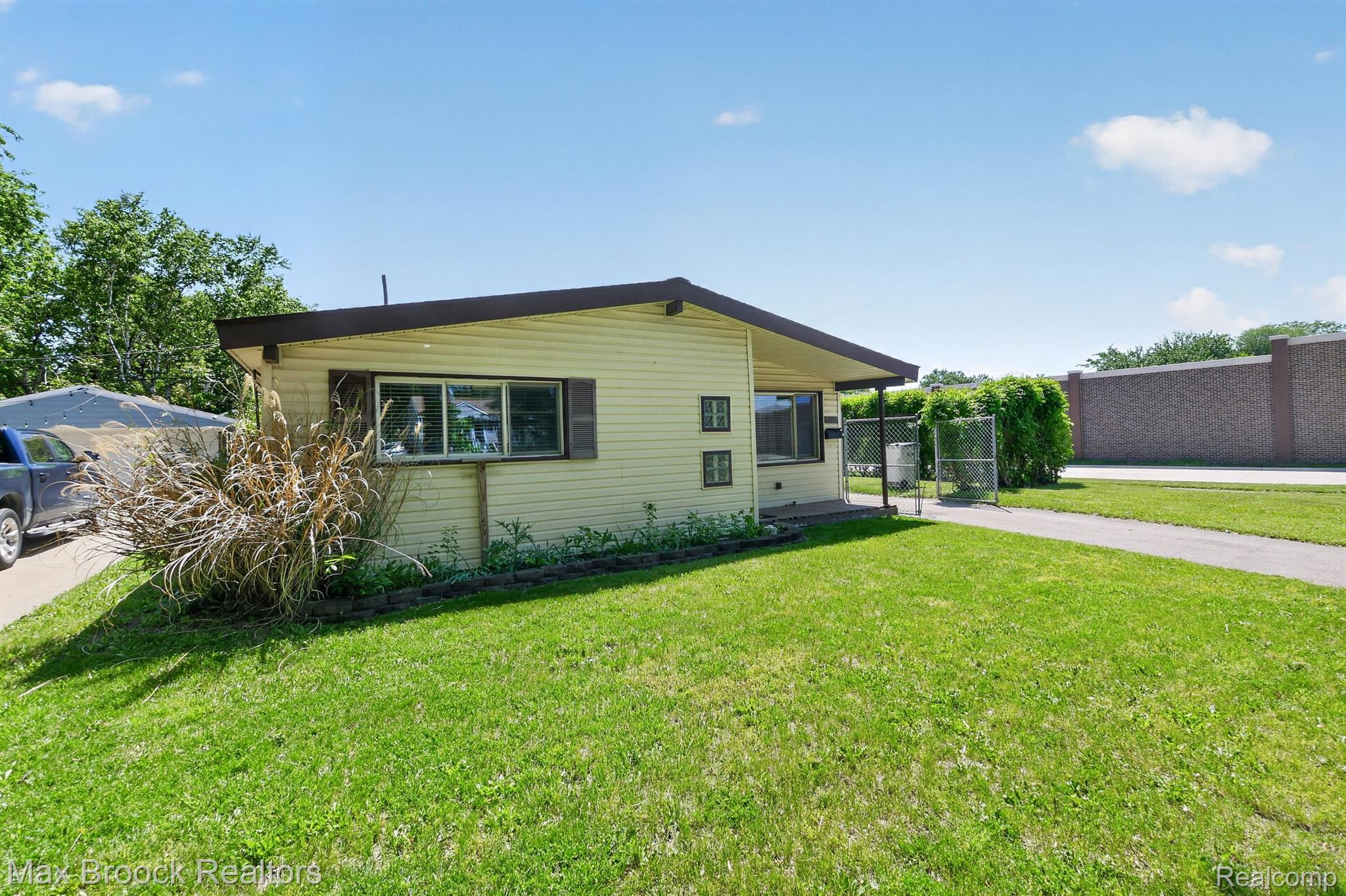 1000 E Madge Avenue