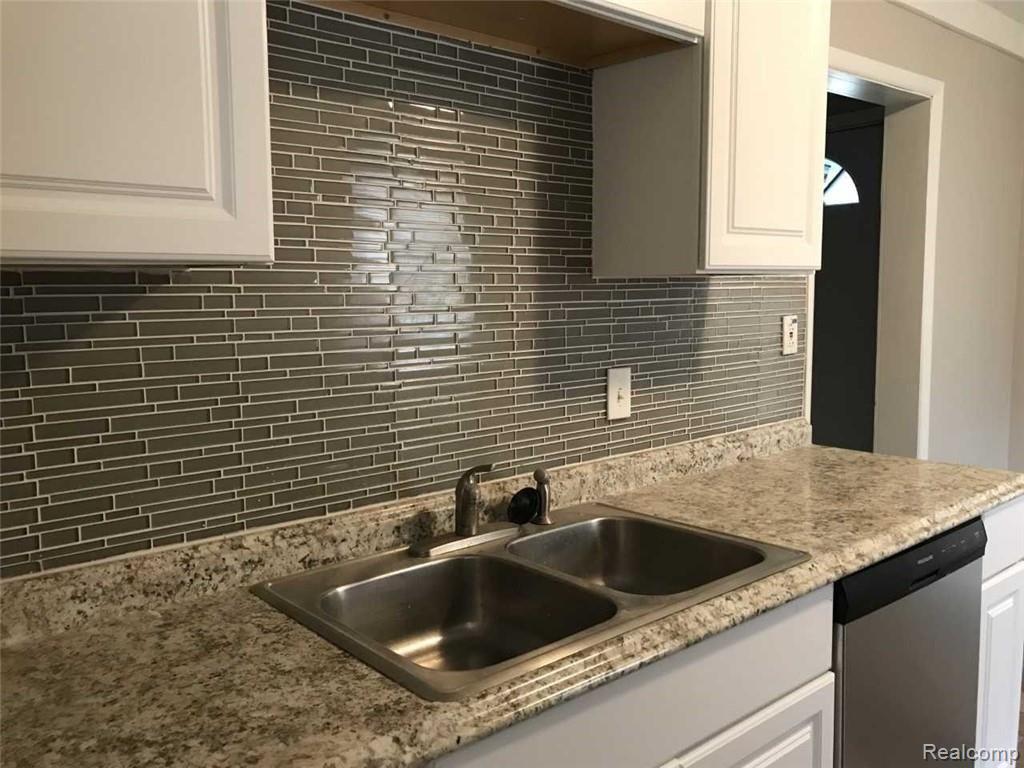 23440 COUZENS Avenue