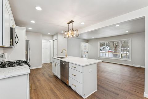 Tiny photo for 9550 Colgate Avenue, Independence Charter Township, MI 48348 (MLS # 5050196406)