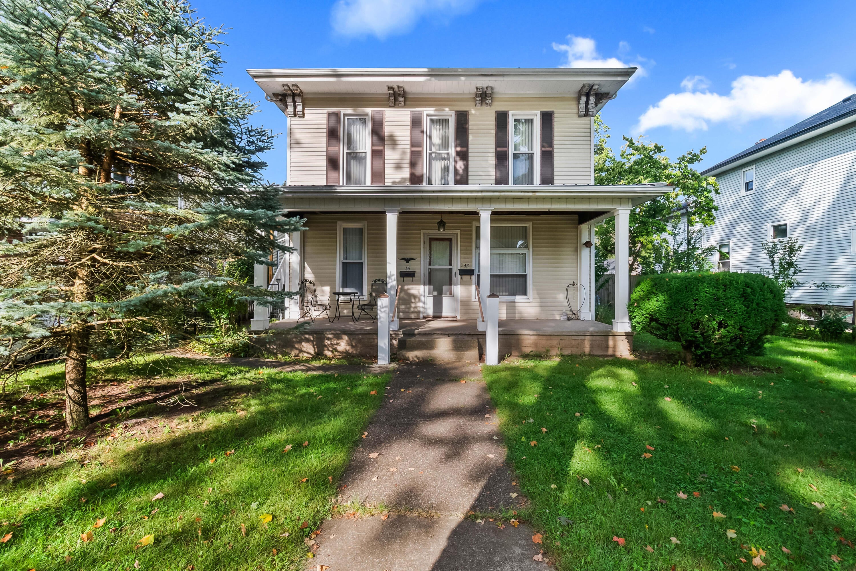 44 Budlong Street