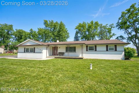 2461 N Long Lake Road Fenton Charter Township MI 48430