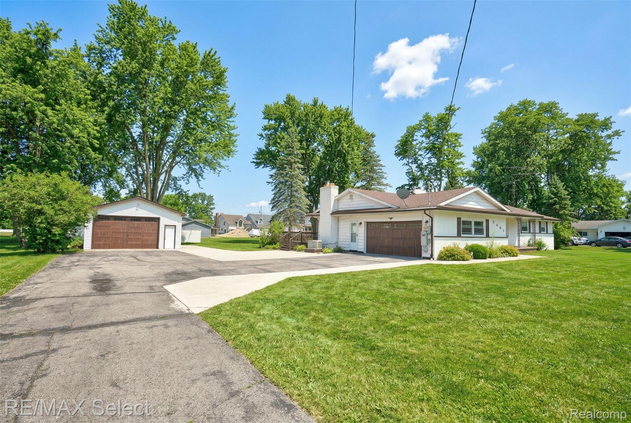 2461 N Long Lake Road