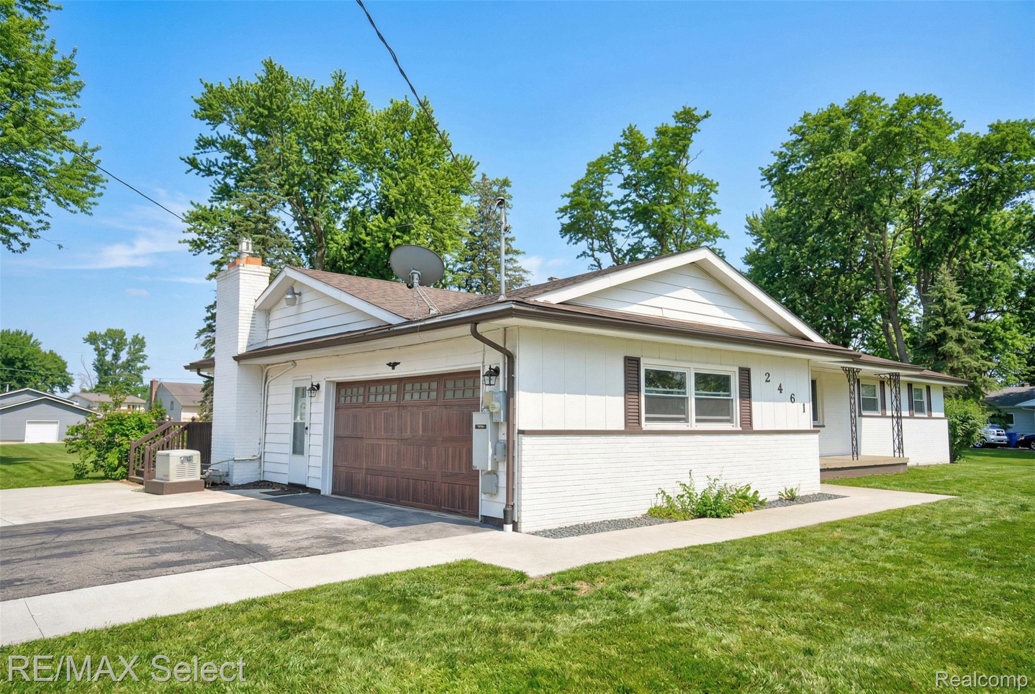 2461 N Long Lake Road