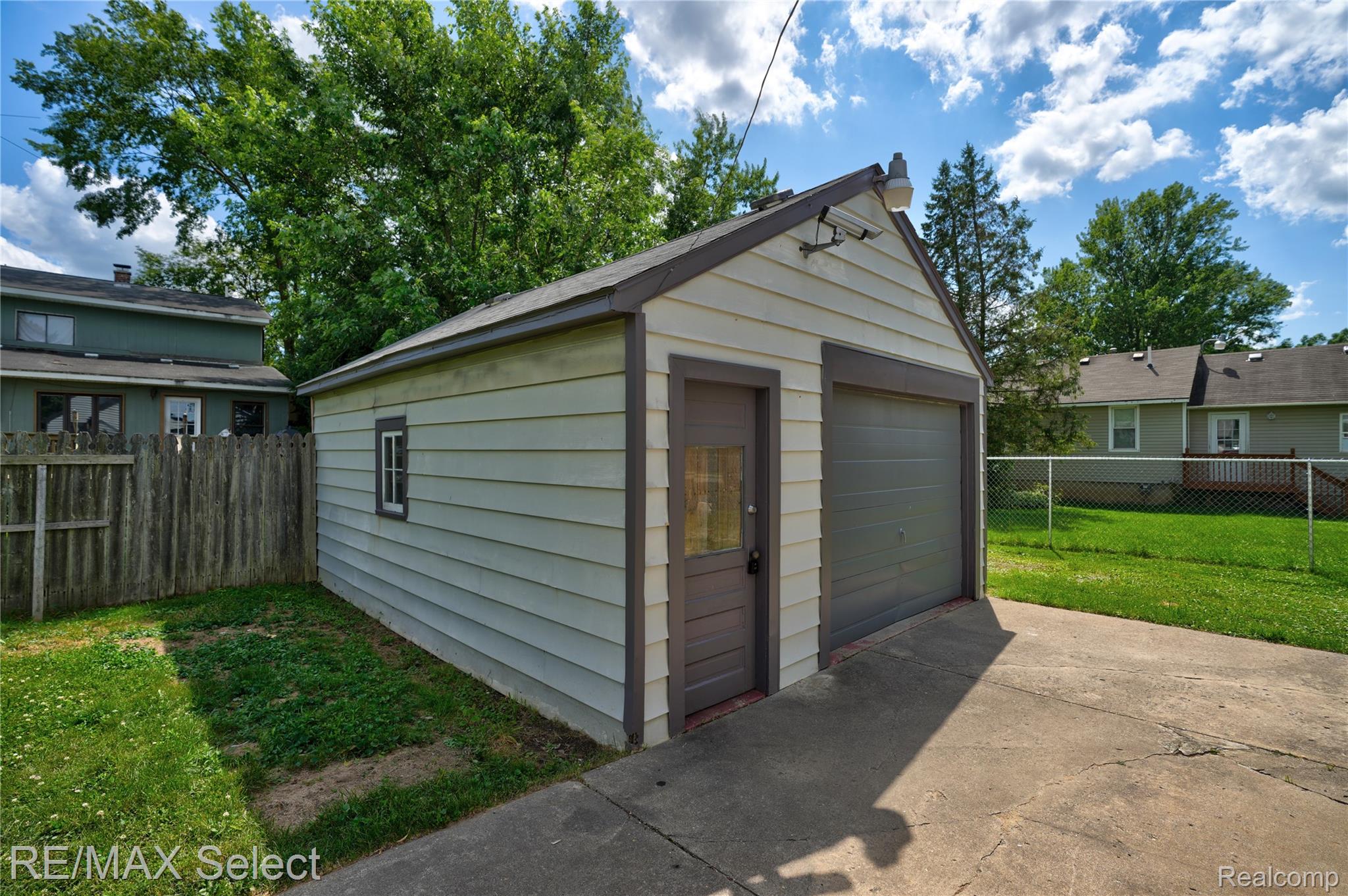 1452 E McLean Avenue