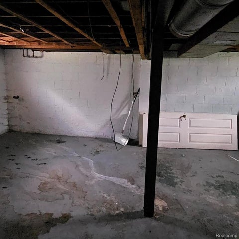 Tiny photo for 629 Spencer Street, Flint City, MI 48505 (MLS # 20261069415)