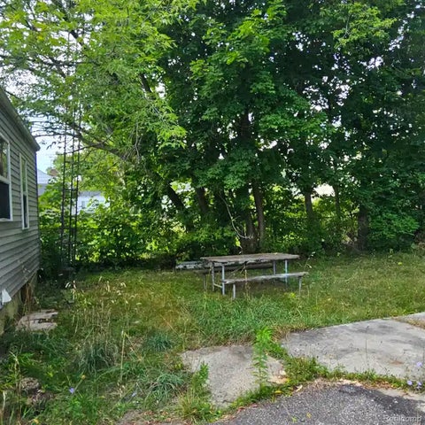 Tiny photo for 629 Spencer Street, Flint City, MI 48505 (MLS # 20261069415)