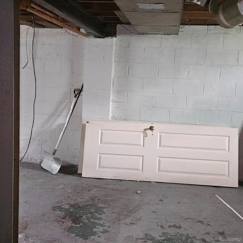 Tiny photo for 629 Spencer Street, Flint City, MI 48505 (MLS # 20261069415)