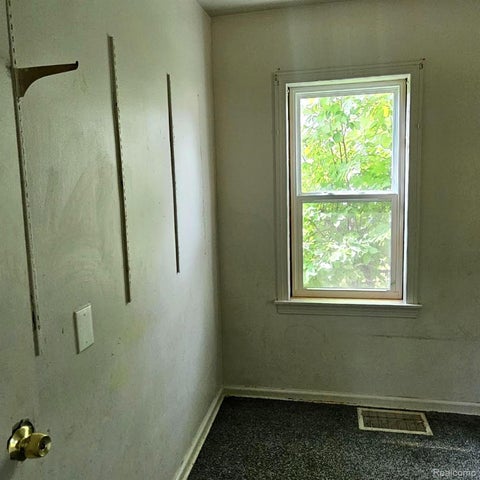 Tiny photo for 629 Spencer Street, Flint City, MI 48505 (MLS # 20261069415)