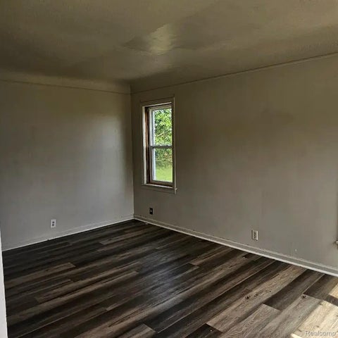 Tiny photo for 629 Spencer Street, Flint City, MI 48505 (MLS # 20261069415)