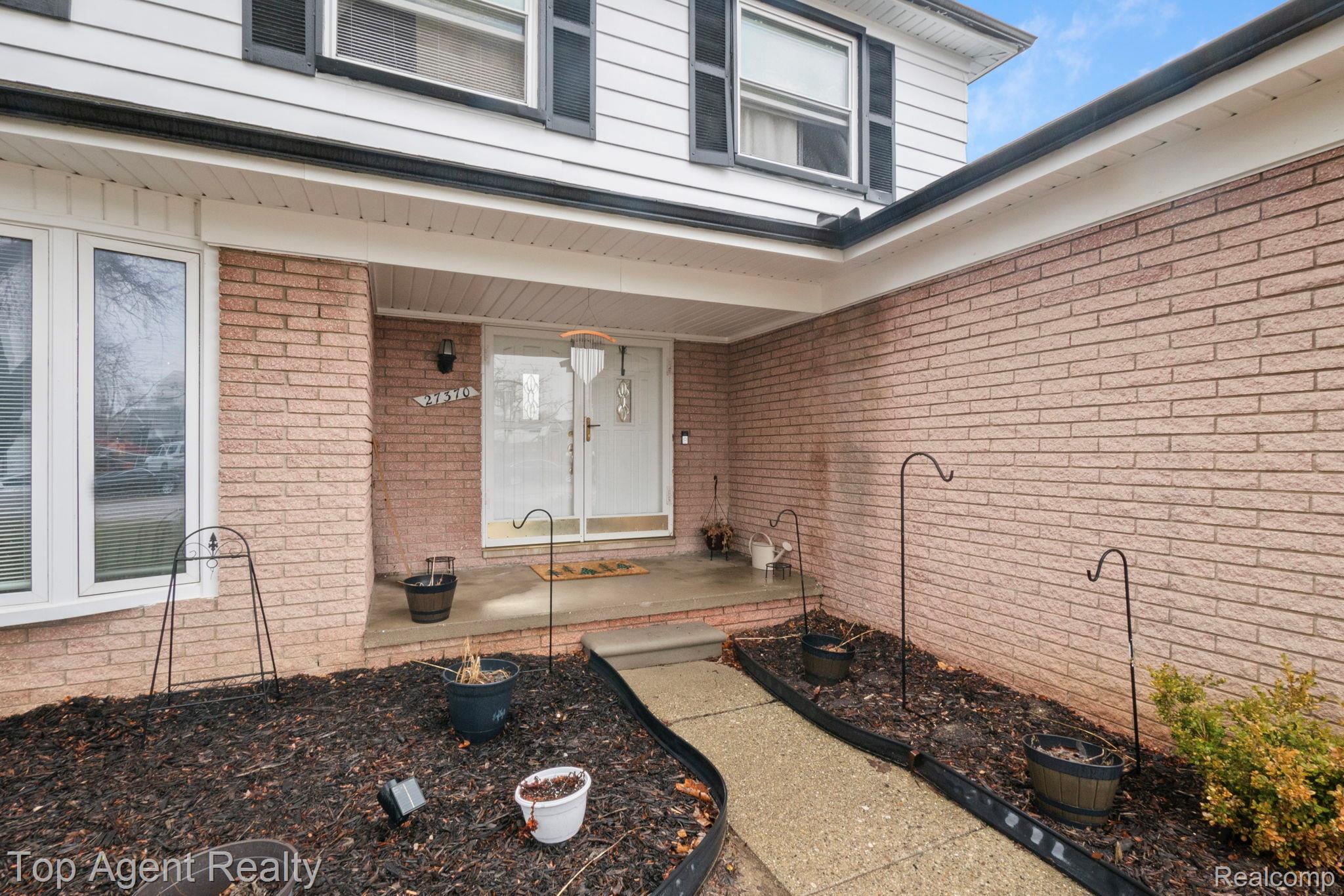 27370 Selkirk Street