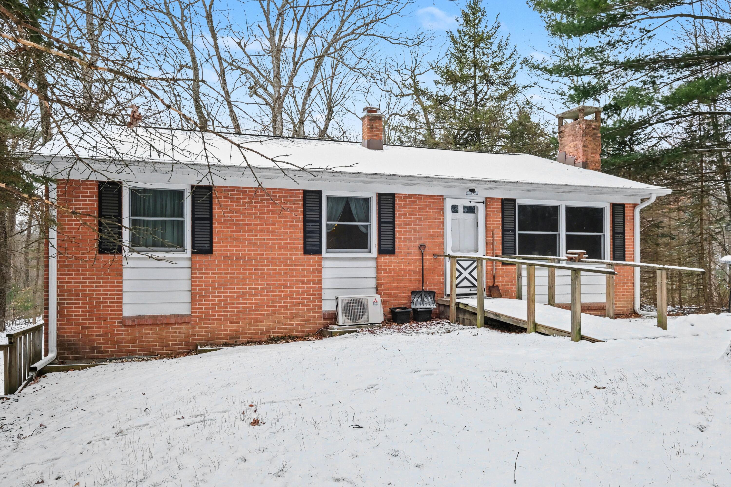 7945 Pine Island Drive NE