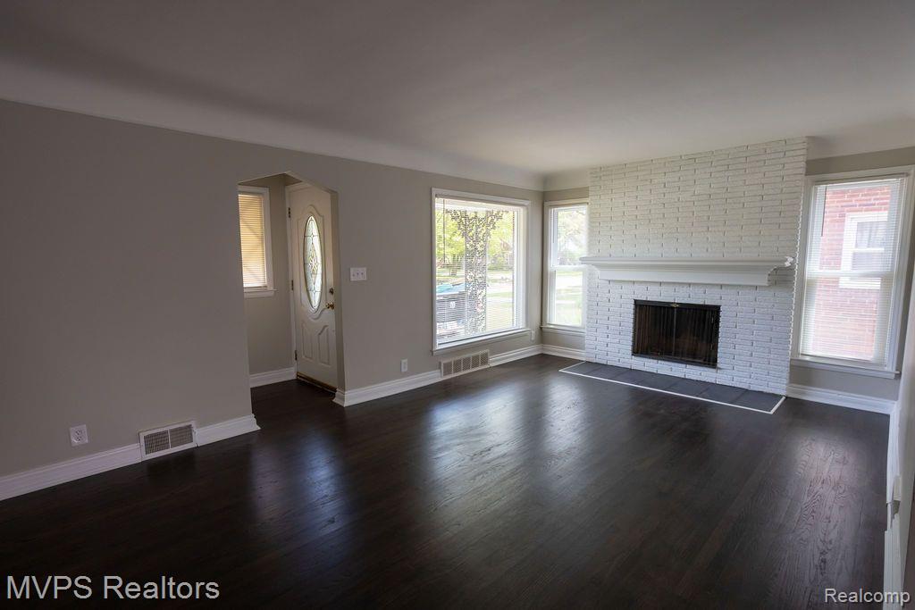 20914 WOODMONT Street