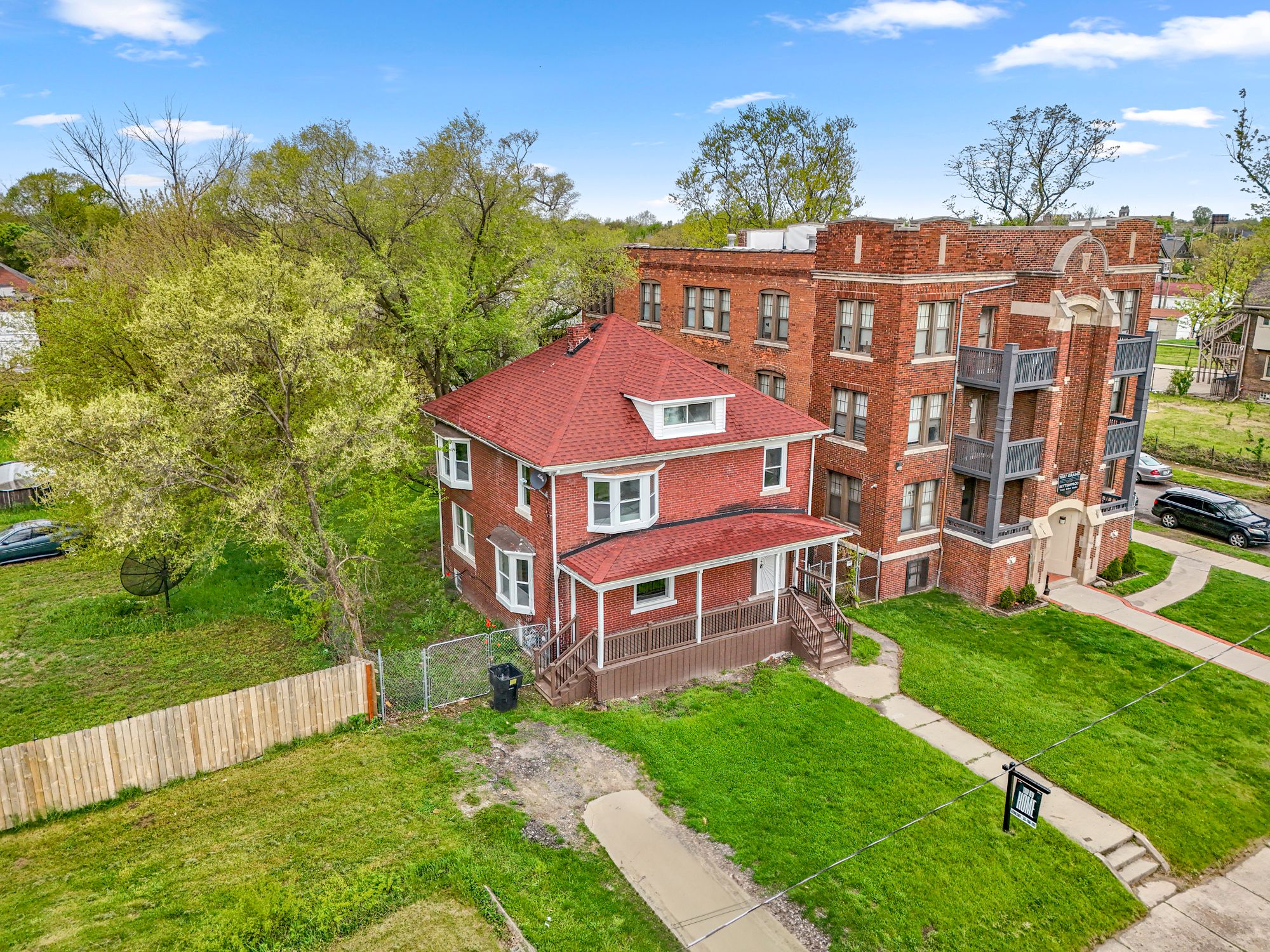 1881 W GRAND Boulevard